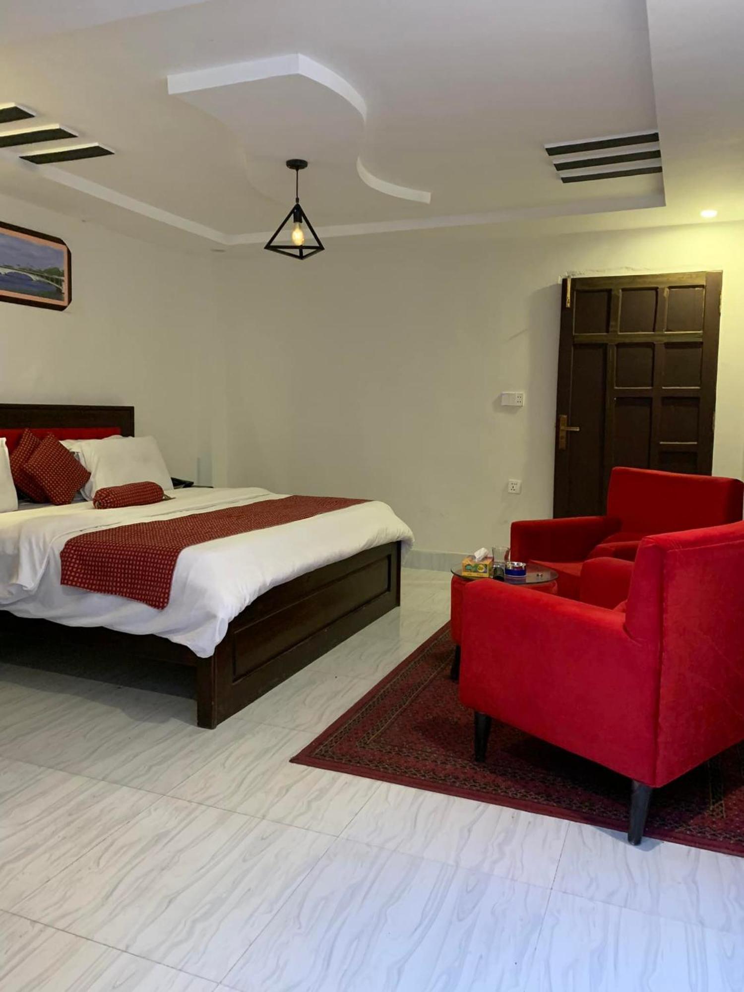 Hotel Birmingham Palace Kalam By Khan Familia Dış mekan fotoğraf