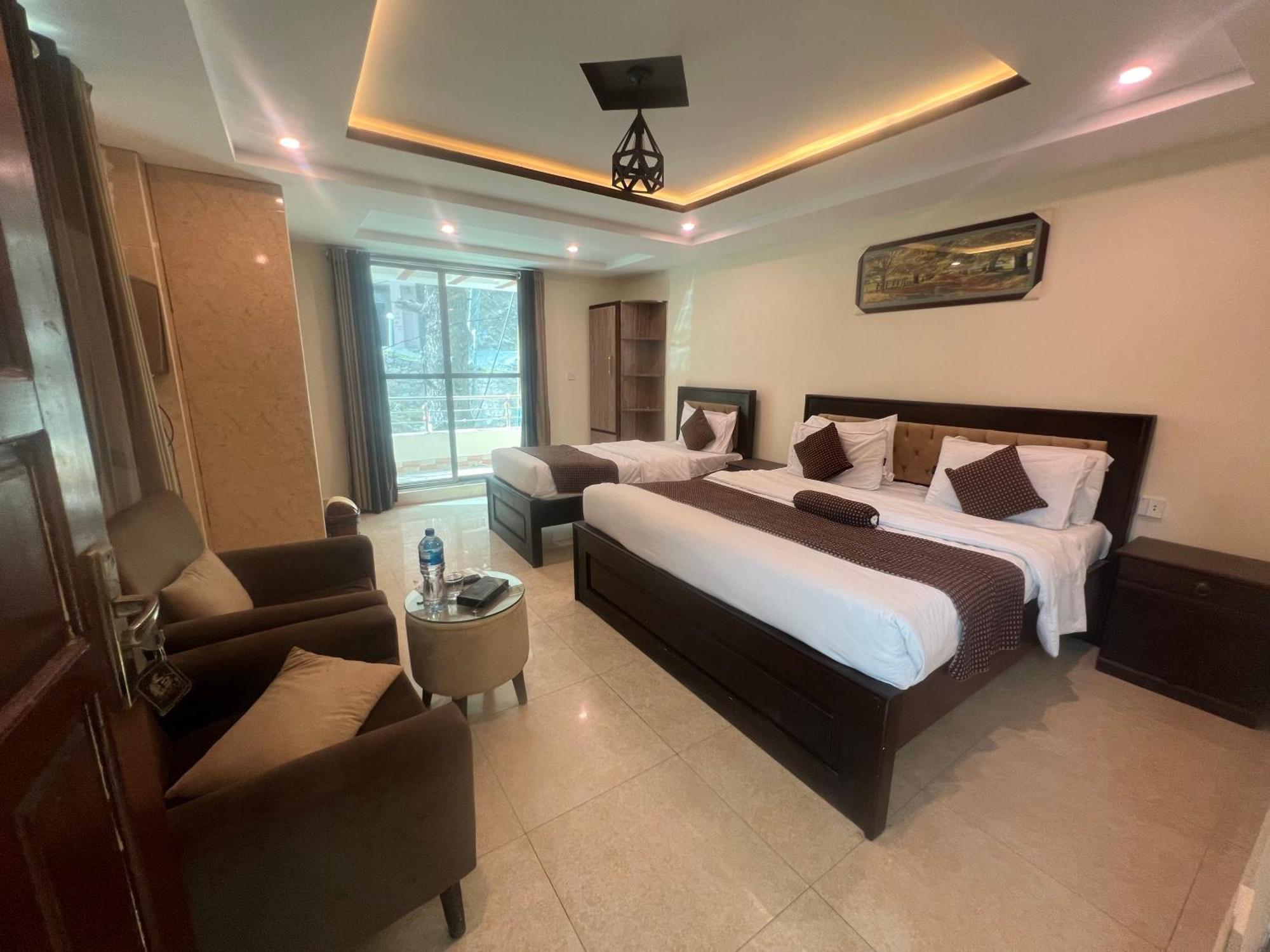 Hotel Birmingham Palace Kalam By Khan Familia Dış mekan fotoğraf